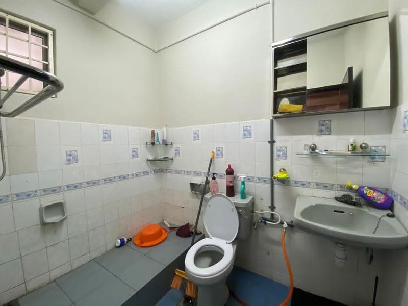 Kondominium untuk Dijual di Sri Suajaya Condominium - Kathreen Thang - Bathroom - PropertyGuru.com.my