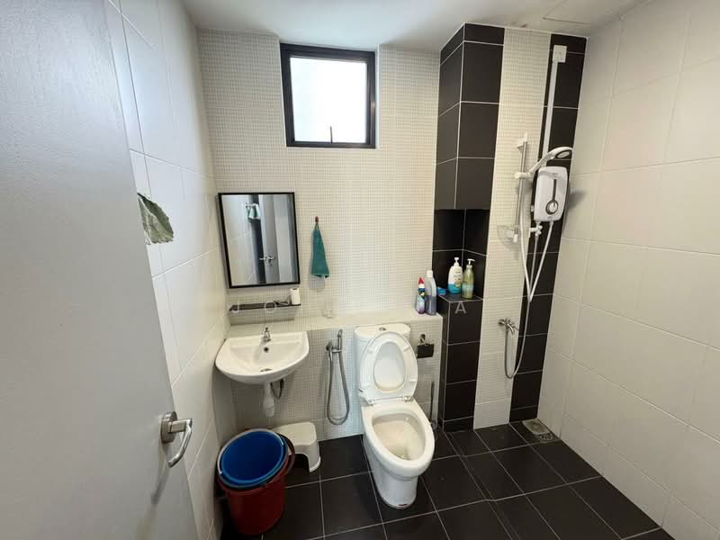 Pangsapuri untuk Dijual di Austin Regency (Pangsapuri Austin Perdana) - John Sia - Bathroom - PropertyGuru.com.my