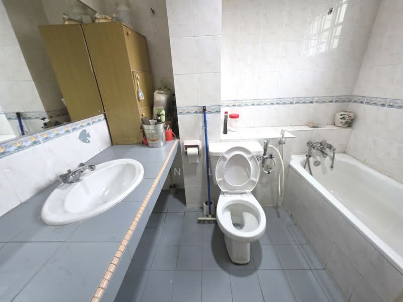 Rumah Teres 3-Tingkat untuk Dijual di Batu 9 (Cheras) - Ken Lew - Bathroom - PropertyGuru.com.my