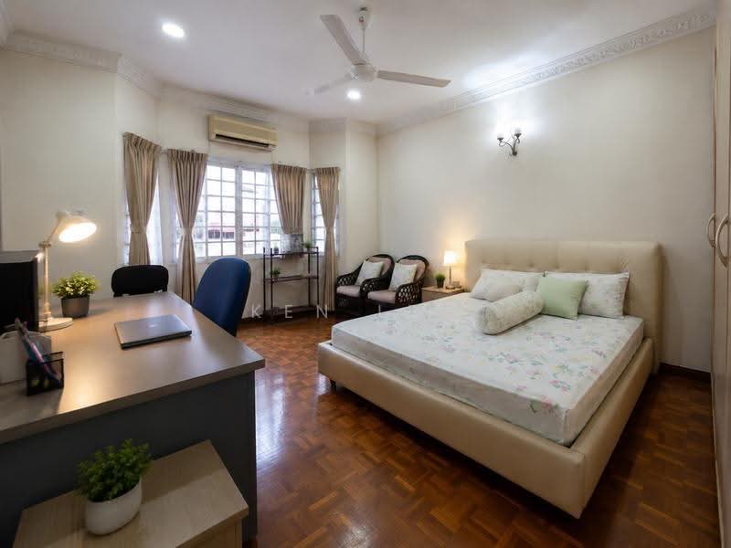 Rumah Teres 3-Tingkat untuk Dijual di Batu 9 (Cheras) - Ken Lew - Bedroom - PropertyGuru.com.my