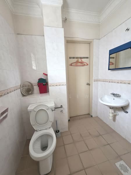 Rumah Teres 3-Tingkat untuk Dijual di Batu 9 (Cheras) - Ken Lew - Bathroom - PropertyGuru.com.my