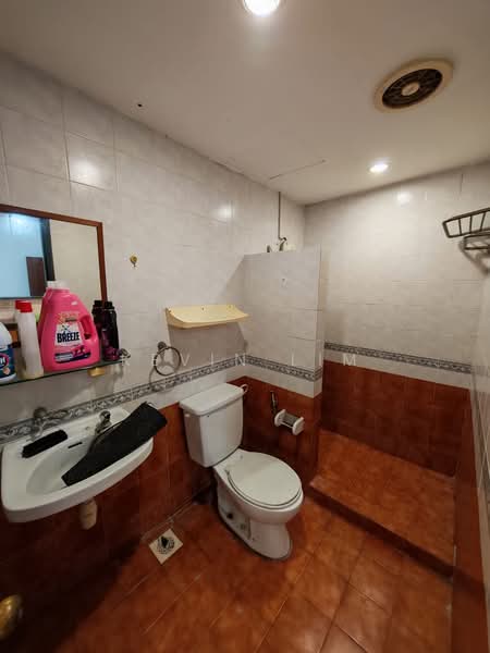 Apartment for Rent at Aster Court - Kevin Lim - Bathroom - PropertyGuru.com.my
