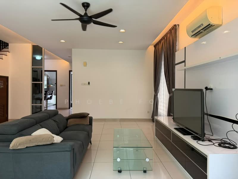 Rumah Teres 2-Tingkat untuk Disewa di Senibong (Permas Jaya) - Phoebe Foo - Living Room - PropertyGuru.com.my