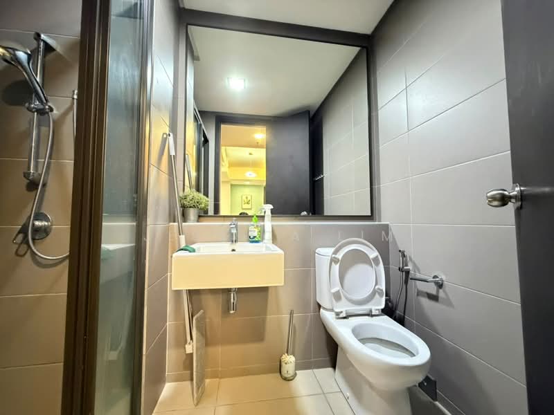Service Residence for Rent at The Tamarind - Jessica Lim - Bathroom - PropertyGuru.com.my