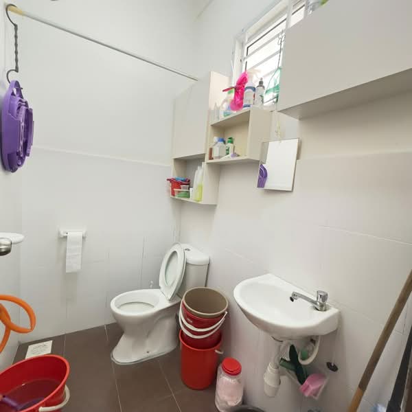 Rumah Teres 2-Tingkat untuk Dijual di Taman Scientex Senai (Senai) - Xiuxiu Ng - Bathroom - PropertyGuru.com.my