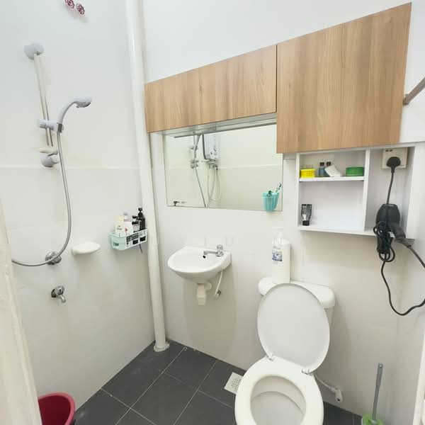 Rumah Teres 2-Tingkat untuk Dijual di Taman Scientex Senai (Senai) - Xiuxiu Ng - Bathroom - PropertyGuru.com.my