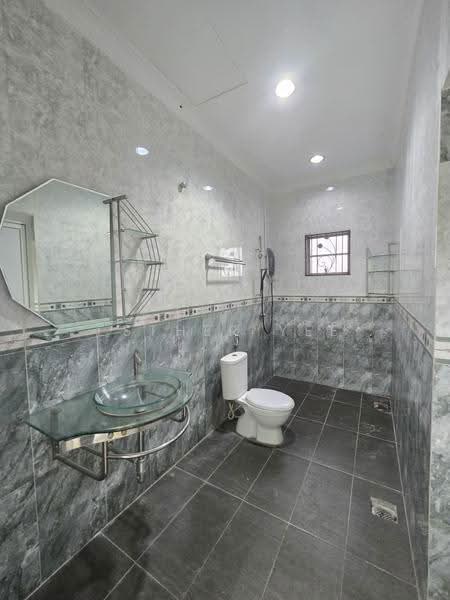 Bungalow House for Sale in Ampang (Selangor) - Esther Yee - Bathroom - PropertyGuru.com.my