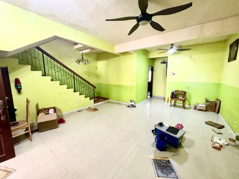 Rumah Teres 2-Tingkat untuk Dijual di Taman Putra (Ampang) - Ahmad Muslim - Living Room - PropertyGuru.com.my