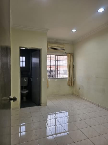 Terraced House for Sale in Sungai Long (Bandar Sungai Long) - Stella Lee - Bathroom - PropertyGuru.com.my