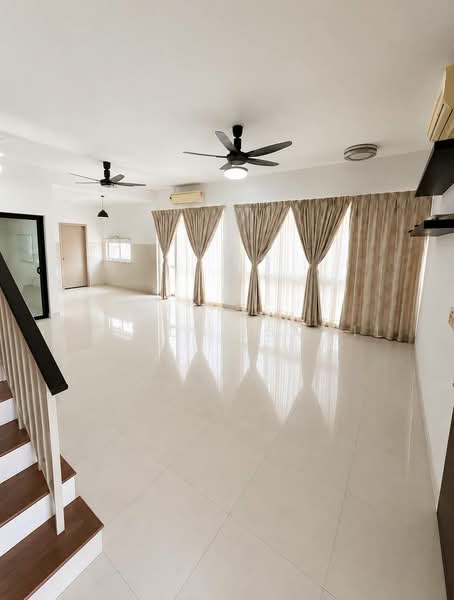 Rumah Teres untuk Disewa di Elmina (Shah Alam) - Ismadi Ismail - Living Room - PropertyGuru.com.my