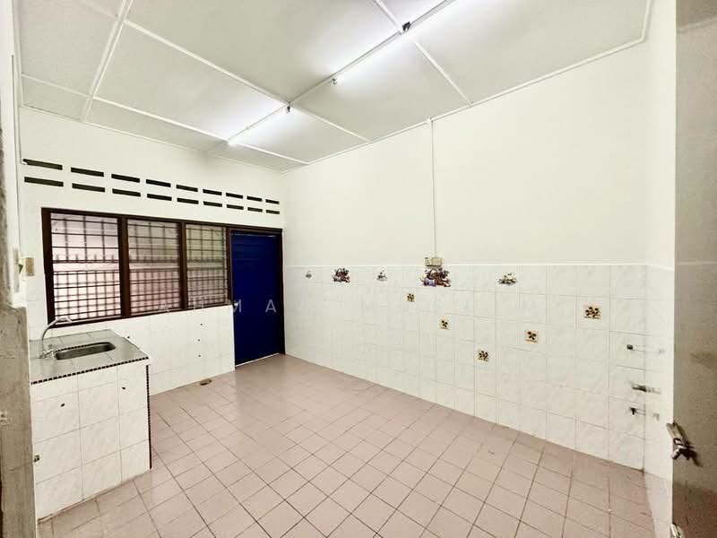 1-storey Terraced House for Sale in Ampang (Selangor) - Ahmad Muslim - Kitchen - PropertyGuru.com.my