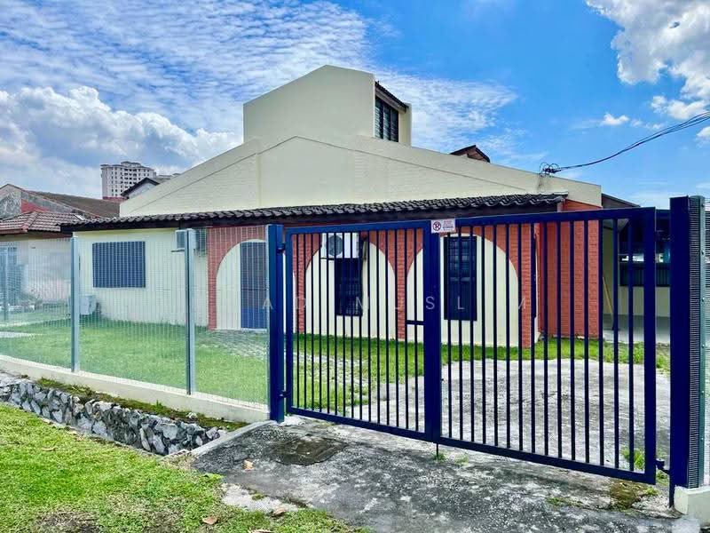 1-storey Terraced House for Sale in Ampang (Selangor) - Ahmad Muslim - Exterior - PropertyGuru.com.my