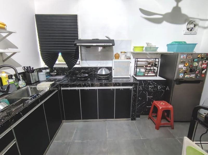 Terraced House for Sale in Kuala Selangor (Selangor) - Zulhilmi Zakaria - Kitchen - PropertyGuru.com.my