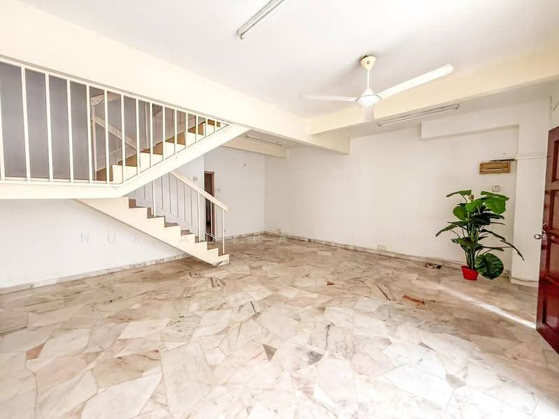 2-storey Terraced House for Sale in SS7 (Petaling Jaya) - Nur Adibah Ishak - Living Room - PropertyGuru.com.my