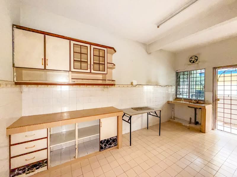2-storey Terraced House for Sale in SS7 (Petaling Jaya) - Nur Adibah Ishak - Kitchen - PropertyGuru.com.my