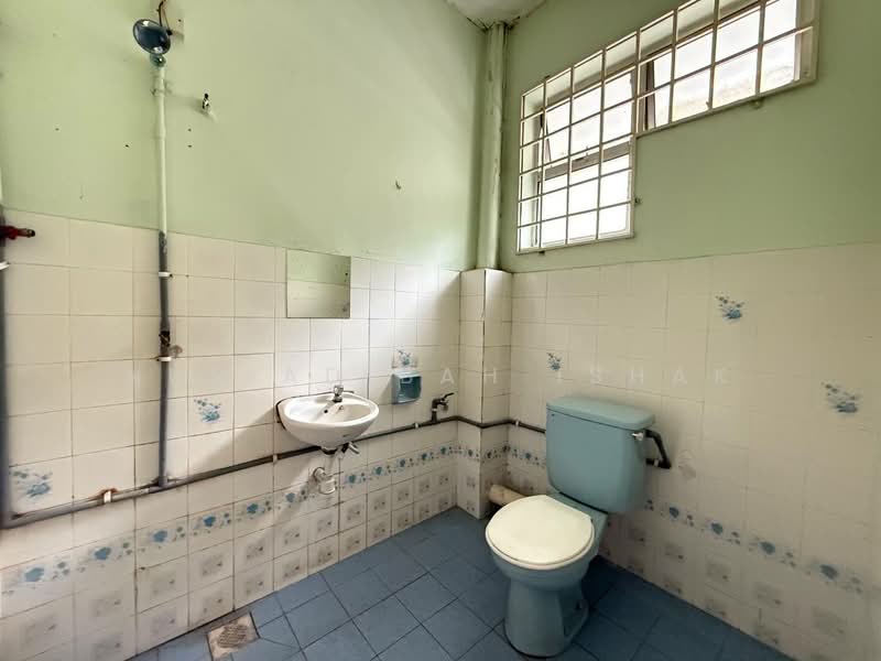 2-storey Terraced House for Sale in SS7 (Petaling Jaya) - Nur Adibah Ishak - Bathroom - PropertyGuru.com.my