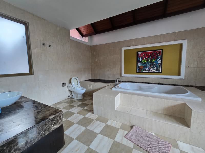 Cluster House for Sale in Duta Tropika (Batu) - Sam Hoo - Bathroom - PropertyGuru.com.my