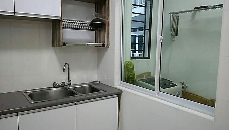 Kediaman Servis untuk Dijual di Pangsapuri Tanah Emas (Golden Sands) - Darren Tew - Kitchen - PropertyGuru.com.my