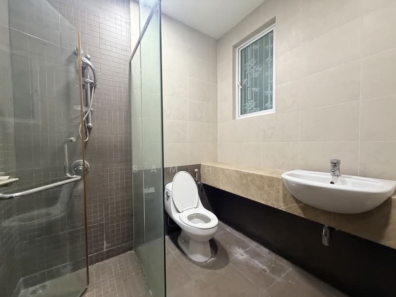 Semi-Detached House for Sale in Duta Tropika (Batu) - Sam Hoo - Bathroom - PropertyGuru.com.my