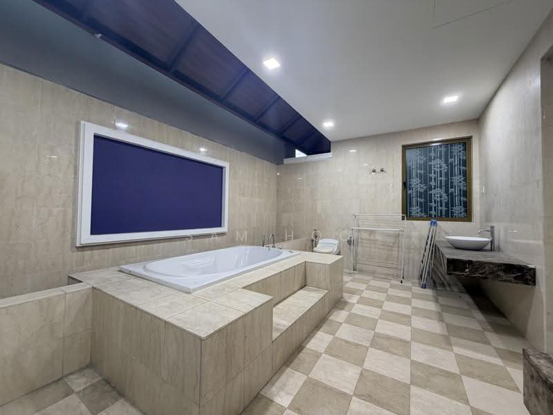 Semi-Detached House for Sale in Duta Tropika (Batu) - Sam Hoo - Bathroom - PropertyGuru.com.my