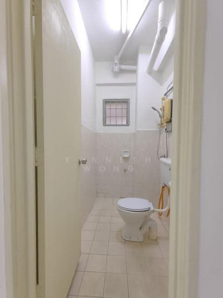Pangsapuri untuk Disewa di Mas Kipark Damansara - Kenneth Wong - Bathroom - PropertyGuru.com.my
