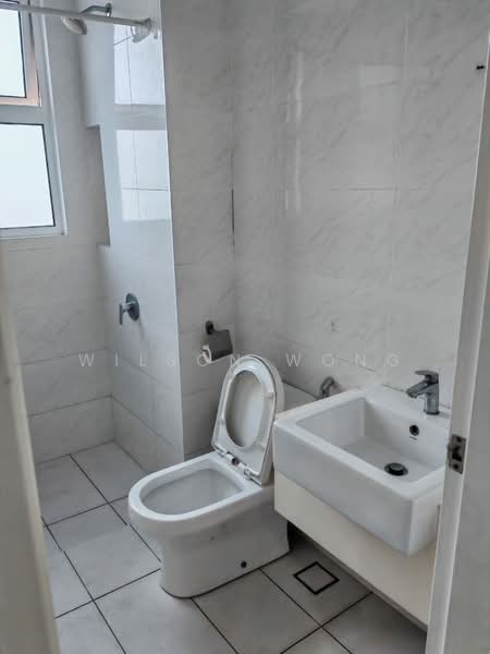 Kediaman Servis untuk Dijual di Basalta Tower @ Eco Sky - Wilson Wong - Bathroom - PropertyGuru.com.my