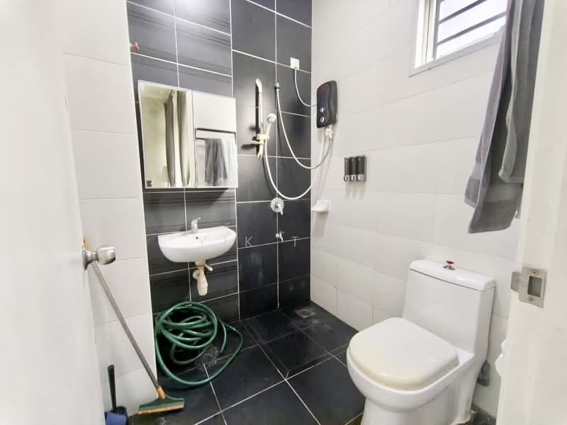 Rumah Teres 3-Tingkat untuk Dijual di Taman Eco Cascadia (Tebrau) - Yik Tat - Bathroom - PropertyGuru.com.my