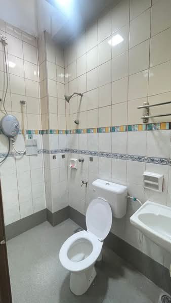 Rumah Teres 2-Tingkat untuk Dijual di Taman Setia Indah (Tebrau) - Siau Tong Ling - Bathroom - PropertyGuru.com.my