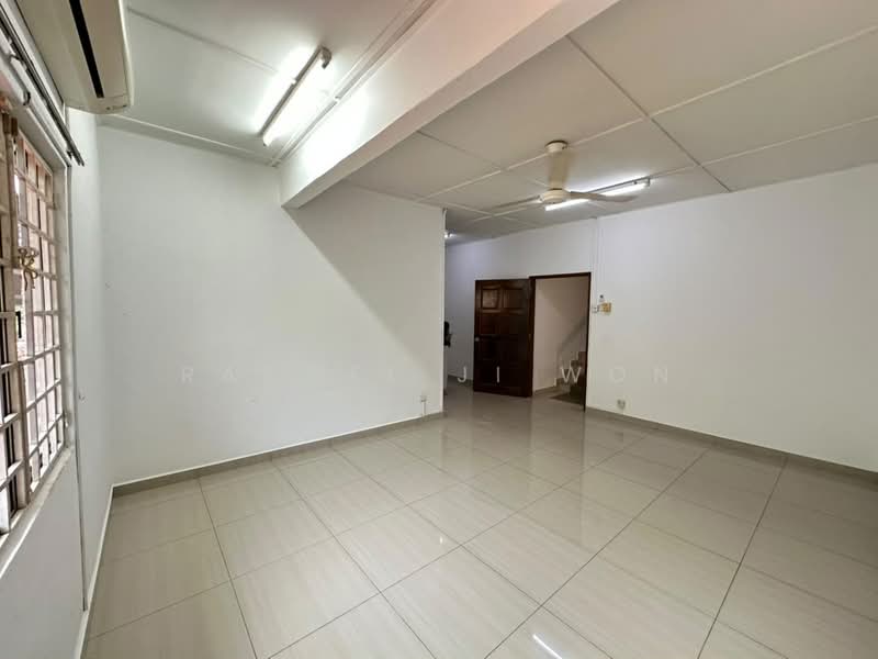 Rumah Teres 1.5-Tingkat untuk Dijual di Sri Petaling (Kuala Lumpur) - Rachel Ji Won - Living Room - PropertyGuru.com.my