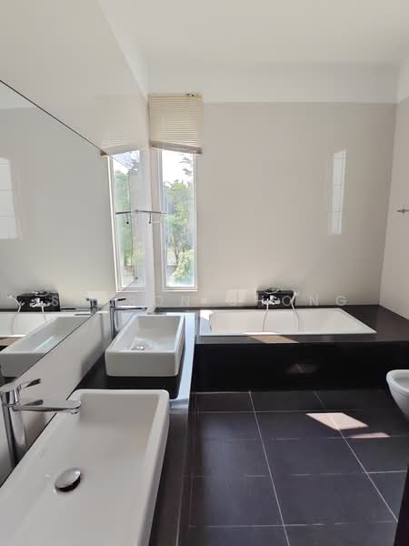 Semi-Detached House for Rent in East Ledang (Iskandar Puteri (Nusajaya)) - Sharon Chong - Bathroom - PropertyGuru.com.my