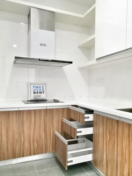 Kediaman Servis untuk Dijual di Setia Sky 88 - Phang Elainne - Kitchen - PropertyGuru.com.my