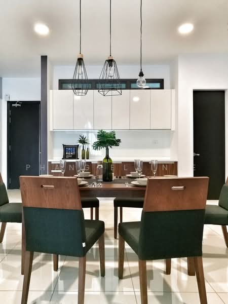 Kediaman Servis untuk Dijual di Setia Sky 88 - Phang Elainne - Dining Room - PropertyGuru.com.my