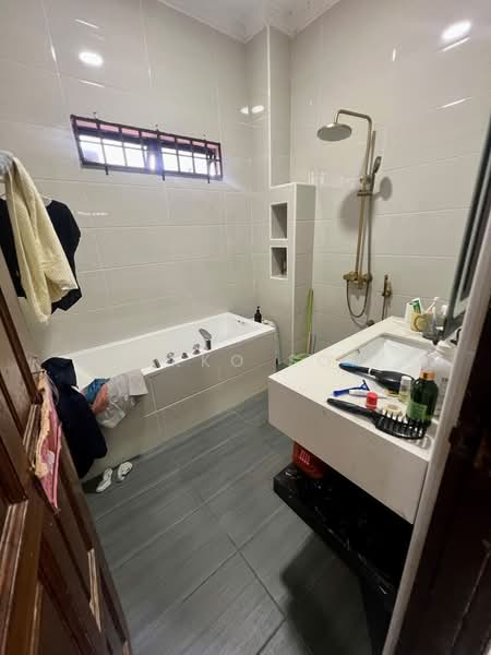 2-storey Terraced House for Sale in Taman Bukit Mewah (Tampoi) - Nikko Soh - Bathroom - PropertyGuru.com.my