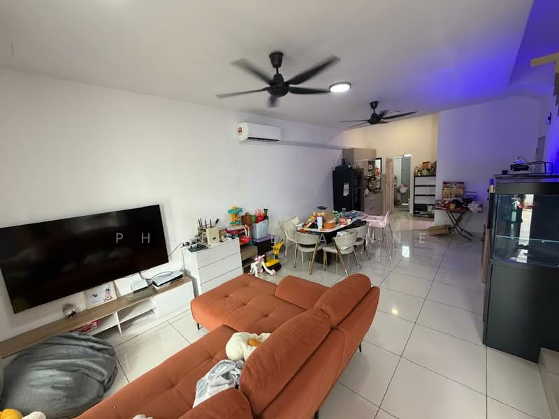2-storey Terraced House for Sale in Austin Crest (Johor Bahru) - Phang Elainne - Living Room - PropertyGuru.com.my