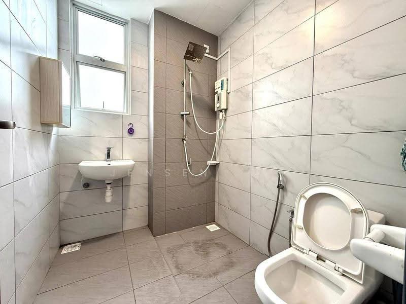 Kediaman Servis untuk Dijual di SKS Habitat - Jensen Goh - Bathroom - PropertyGuru.com.my