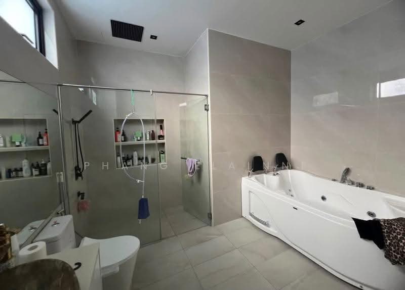 Rumah Berkembar untuk Dijual di Austin Heights (Tebrau) - Phang Elainne - Bathroom - PropertyGuru.com.my