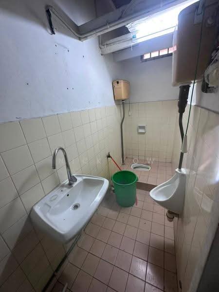 Shop for Rent in Bandar Baru Permas Jaya (Permas Jaya) - Nick Low - Bathroom - PropertyGuru.com.my