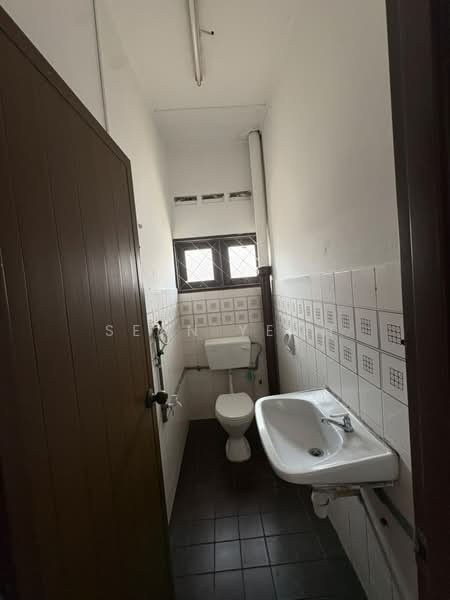 Rumah Teres 2-Tingkat untuk Dijual di Taman Suria (Johor Bahru) - Sean Yeoh - Bathroom - PropertyGuru.com.my