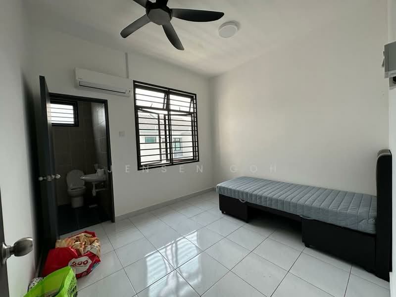 Rumah Teres 2-Tingkat untuk Disewa di Taman Mount Austin (Tebrau) - Jensen Goh - Bedroom - PropertyGuru.com.my