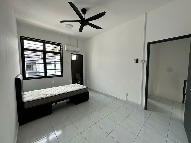 Rumah Teres 2-Tingkat untuk Disewa di Taman Mount Austin (Tebrau) - Jensen Goh - Bedroom - PropertyGuru.com.my