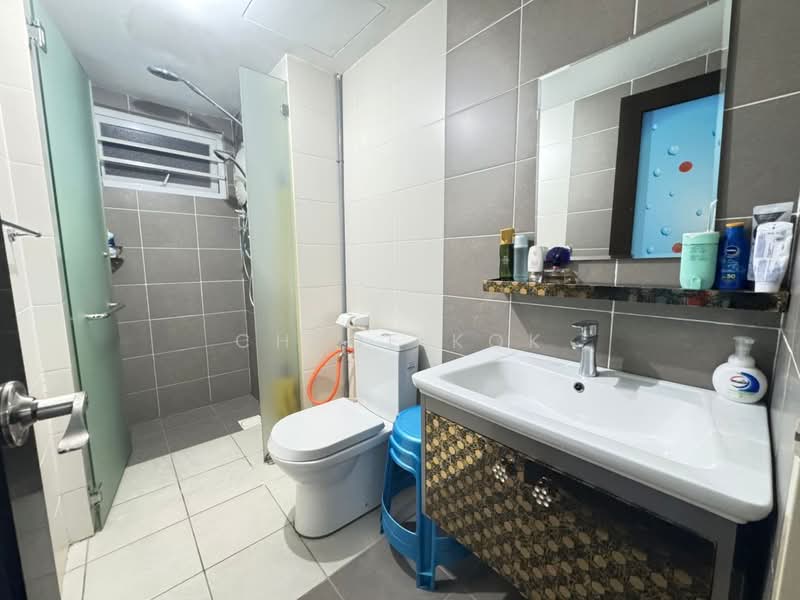 Kondominium untuk Dijual di First Residence (Residensi Unggul) - Chloe Kok - Bathroom - PropertyGuru.com.my