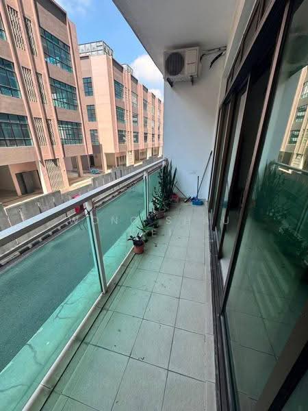 Kediaman Servis untuk Disewa di Palazio - Wong Shau Wei - Balcony - PropertyGuru.com.my