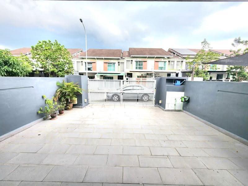 Rumah Teres 2-Tingkat untuk Dijual di Nilai Impian (Nilai) - Izzati Mat - Exterior - PropertyGuru.com.my