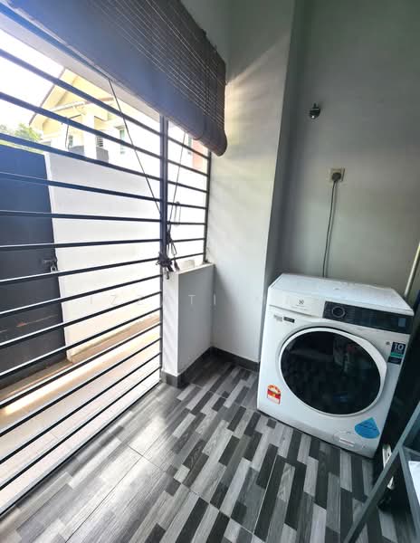 Rumah Teres 2-Tingkat untuk Dijual di Nilai Impian (Nilai) - Izzati Mat - Balcony - PropertyGuru.com.my
