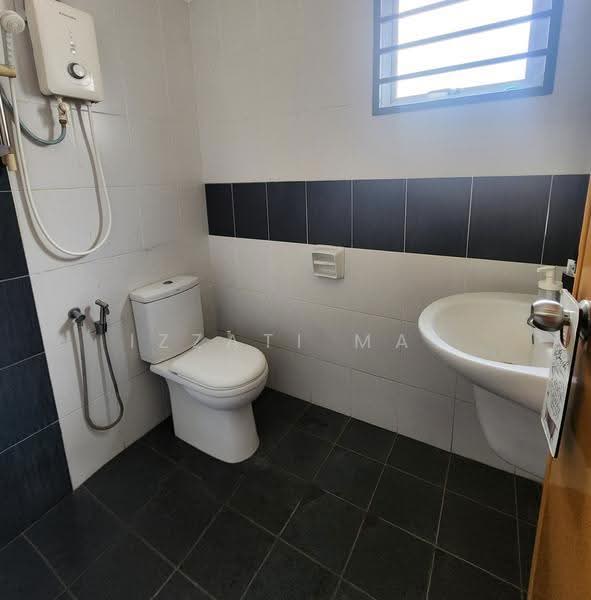 Rumah Teres 2-Tingkat untuk Dijual di Nilai Impian (Nilai) - Izzati Mat - Bathroom - PropertyGuru.com.my