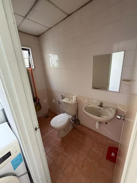 Pangsapuri untuk Dijual di Villa Dahlia - Ivan Tan - Bathroom - PropertyGuru.com.my
