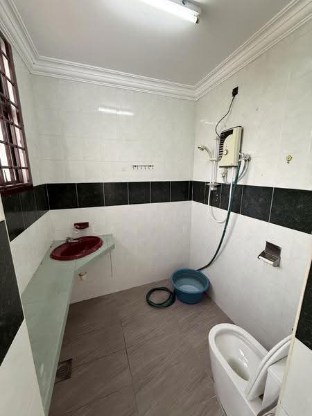 2-storey Terraced House for Sale in Taman Desa Cemerlang (Ulu Tiram) - Sean Yeoh - Bathroom - PropertyGuru.com.my