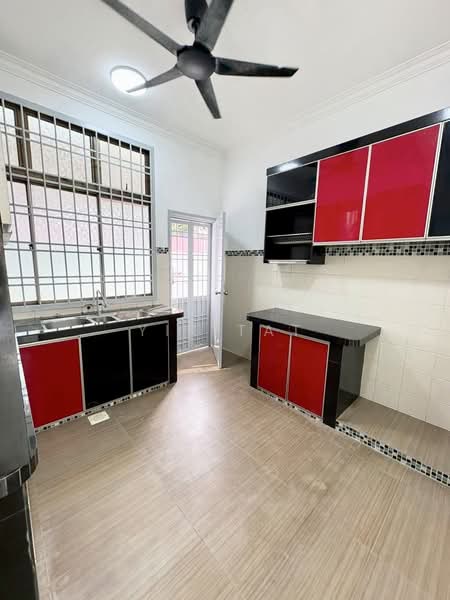 Rumah Teres 1-Tingkat untuk Dijual di Taman Puteri Wangsa (Ulu Tiram) - Yik Tat - Kitchen - PropertyGuru.com.my