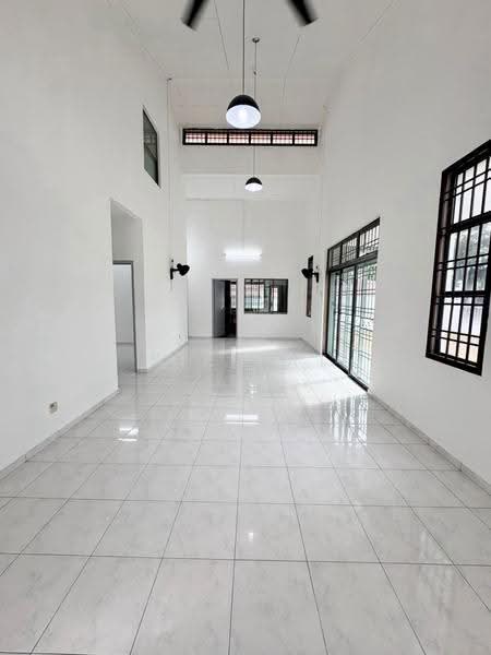 Rumah Teres 1-Tingkat untuk Dijual di Taman Puteri Wangsa (Ulu Tiram) - Yik Tat - Living Room - PropertyGuru.com.my