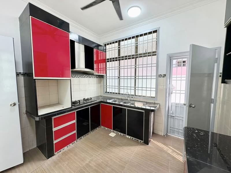 Rumah Teres 1-Tingkat untuk Dijual di Taman Puteri Wangsa (Ulu Tiram) - Yik Tat - Kitchen - PropertyGuru.com.my